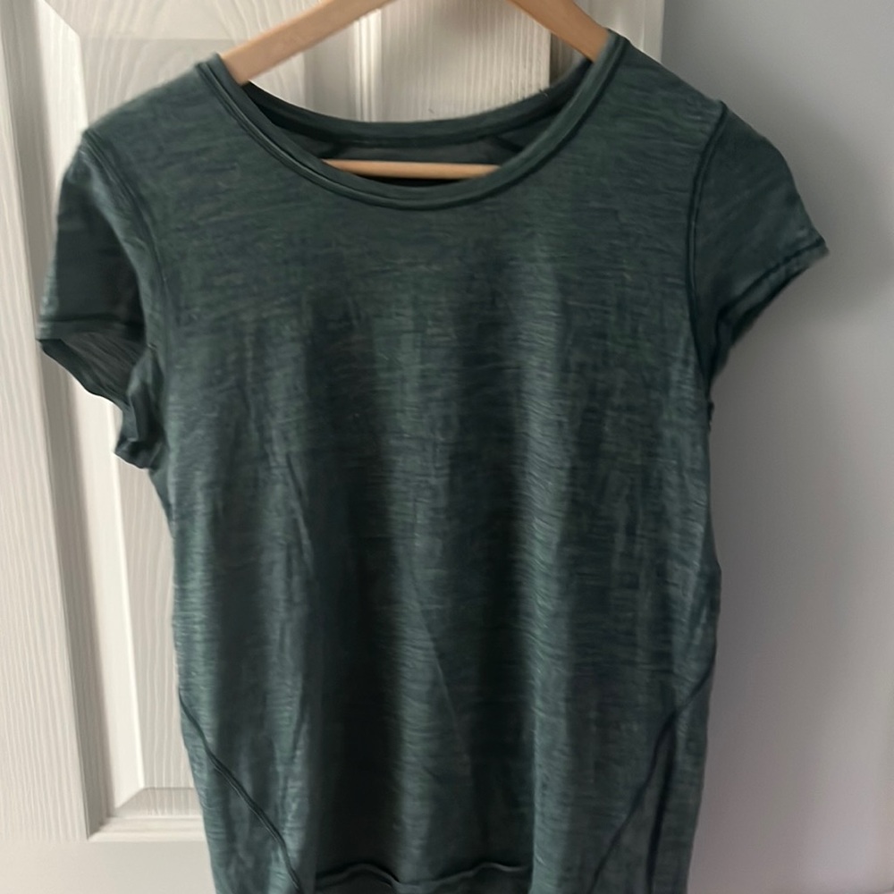 green lululemon T- shirt